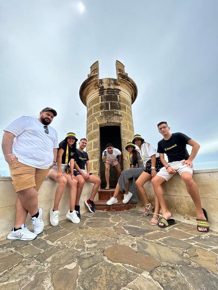 BinanceLATAM's tweet photo. Ellos son nuestros @BinanceAngels disfrutando de #BinancePizza

Los usuarios más entusiastas de la comunidad de Binance, quienes dan la milla extra y se unen a este maravilloso programa global 😇

Puedes conocer más sobre el programa o aplicar en ➡️ https://t.co/7W4mUCYfZO https://t.co/LeE0lvYNhG