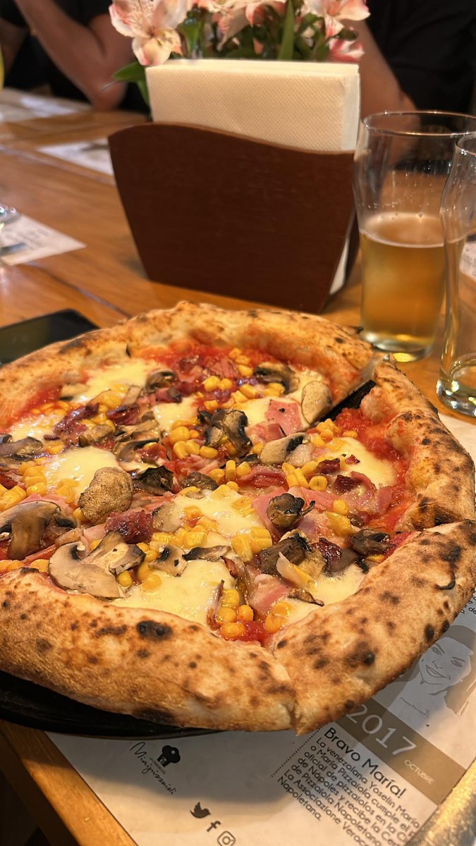 BinanceLATAM's tweet photo. Ellos son nuestros @BinanceAngels disfrutando de #BinancePizza

Los usuarios más entusiastas de la comunidad de Binance, quienes dan la milla extra y se unen a este maravilloso programa global 😇

Puedes conocer más sobre el programa o aplicar en ➡️ https://t.co/7W4mUCYfZO https://t.co/LeE0lvYNhG