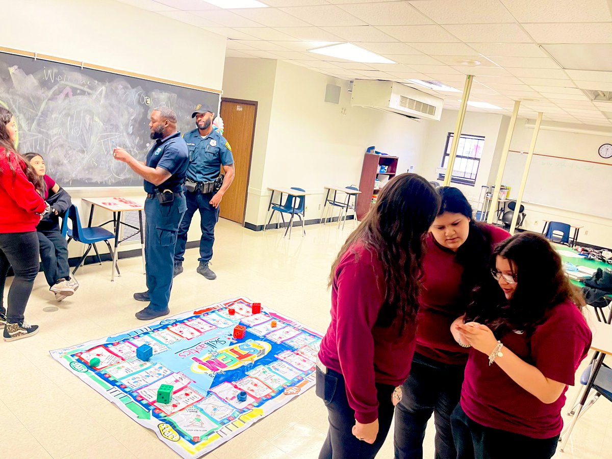 MichonMegan's tweet photo. Last day with this group of hard working 8th grade students! Cannot be more proud of you all and your accomplishments this semester! Looking forward to seeing you ladies next semester, in High School!📚#EdisonMS #GHPAL #CommunityRelations #TheYouthAreOurFuture #STEM #Skillastics https://t.co/TgjH0tSSip