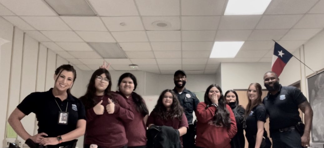 MichonMegan's tweet photo. Last day with this group of hard working 8th grade students! Cannot be more proud of you all and your accomplishments this semester! Looking forward to seeing you ladies next semester, in High School!📚#EdisonMS #GHPAL #CommunityRelations #TheYouthAreOurFuture #STEM #Skillastics https://t.co/TgjH0tSSip