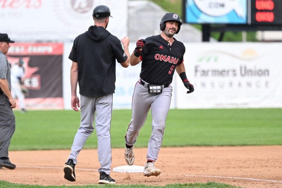 OmahaBSB's tweet photo. It's all in the 𝒔𝒕𝒂𝒄𝒉𝒆

@EddieSatisky5 | #OmahaBSB https://t.co/ssnqM600iR