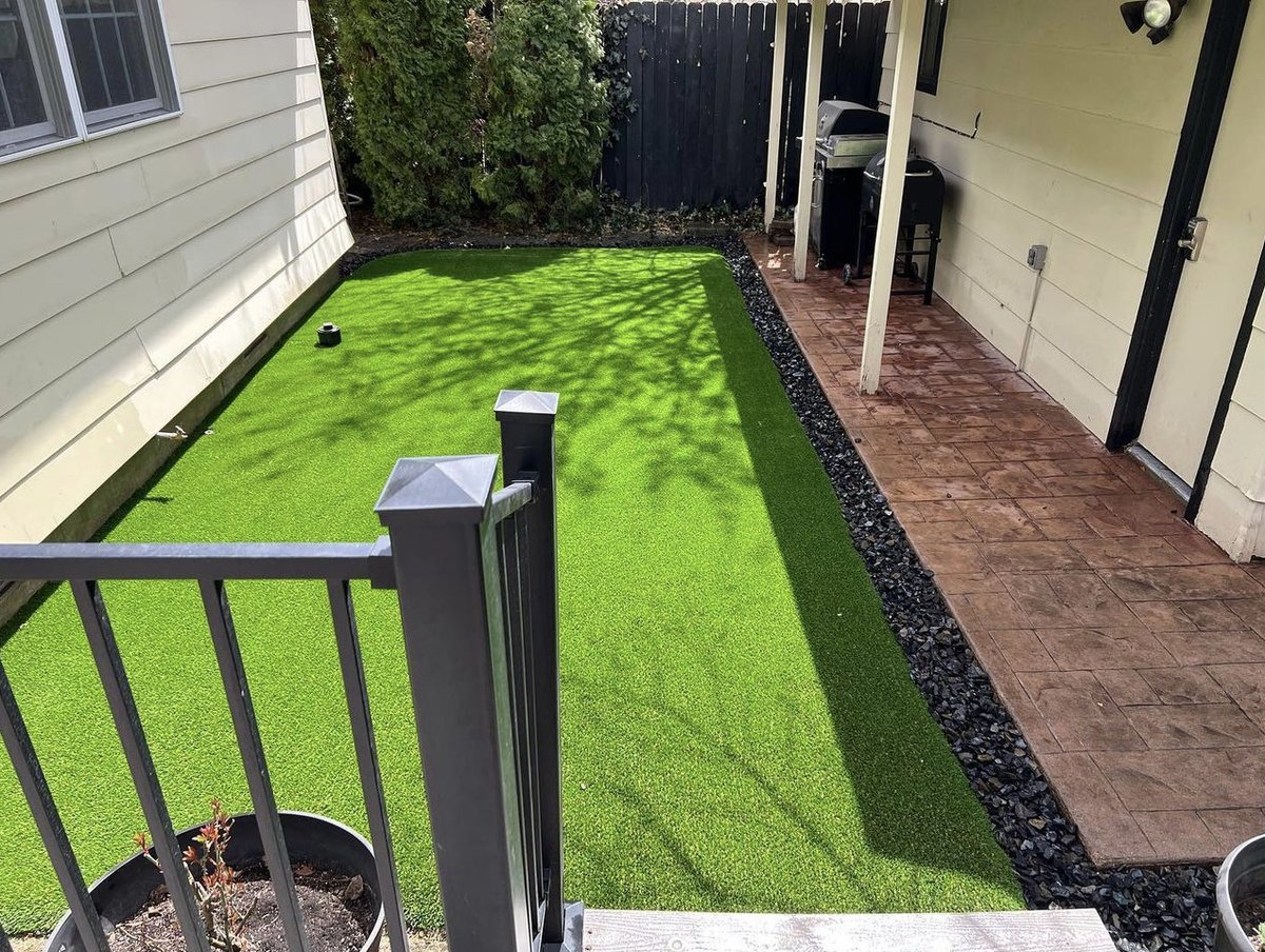 Dog owners: Create the ultimate landscape for playtime with your pups using soft, odor-reducing EnvyPet. 🐶

Dog-approved EnvyPet install by 208 Turf Idaho. #dogproducts