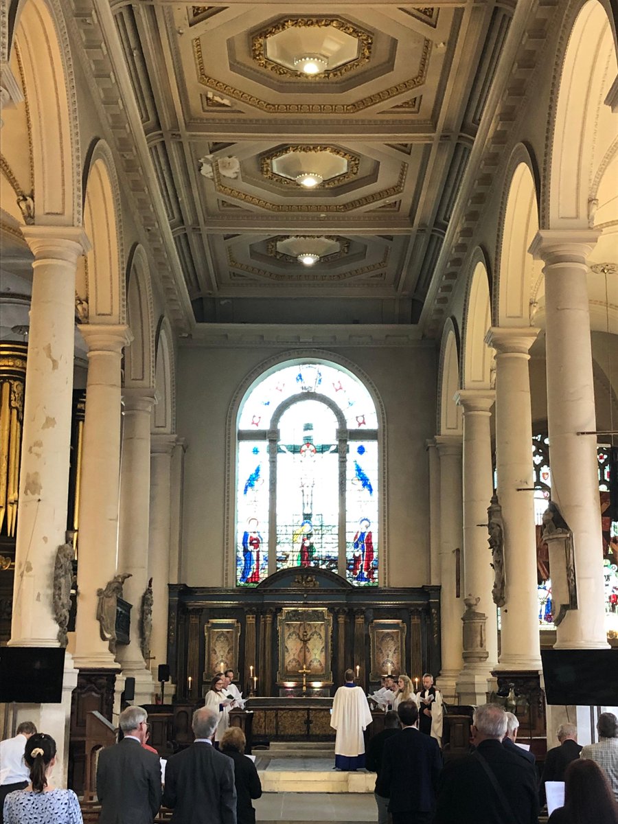 Another busy day at Holy Sepulchre - 3 services including Choral Evensong with our choir and the Royal Fusiliers Lecture this evening. It’s been a good one! #choralevensong #choralmusic #fusiliers #royalfusiliers #londonchurch
