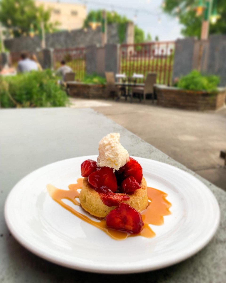 🍓𝑰𝒕’𝒔 𝒔𝒕𝒓𝒂𝒘𝒃𝒆𝒓𝒓𝒚 𝒔𝒆𝒂𝒔𝒐𝒏! 🎉

Our menu always offers seasonal, local, and organic produce. Thank you farmer Salomie for growing this season’s strawberries!

#strawberries #strawberryseason #organicstrawberries #cheeseplate #treslechescake #johnjjeffries