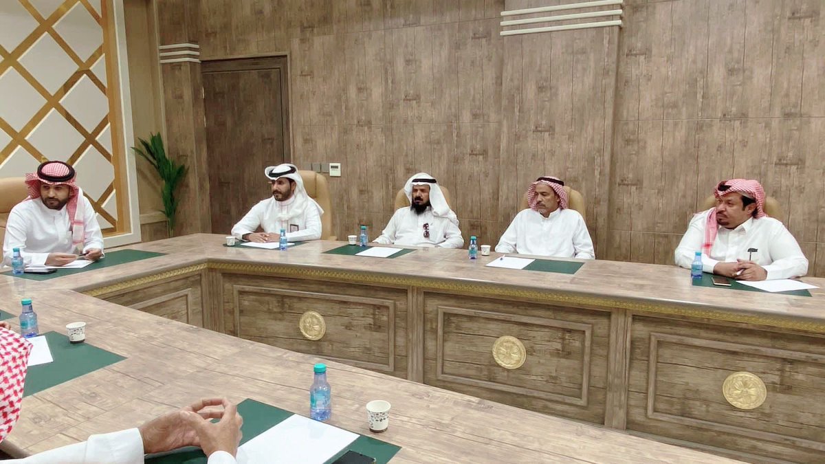 event_feed1's tweet photo. عقد رئيس بلدية #محافظة_الشملي المهندس موسى اللويش؛ اجتماعاً مع رابطة #الشملي البيئية في مقر عمله ليبحث كيفية توحيد الجهود وانسجام العمل البيئي والبلدي بين الجانبين في سبيل تجميل المشهد الحضري والإرتقاء البيئي في المحافظة.
#حائل https://t.co/TlRLoS1YSv