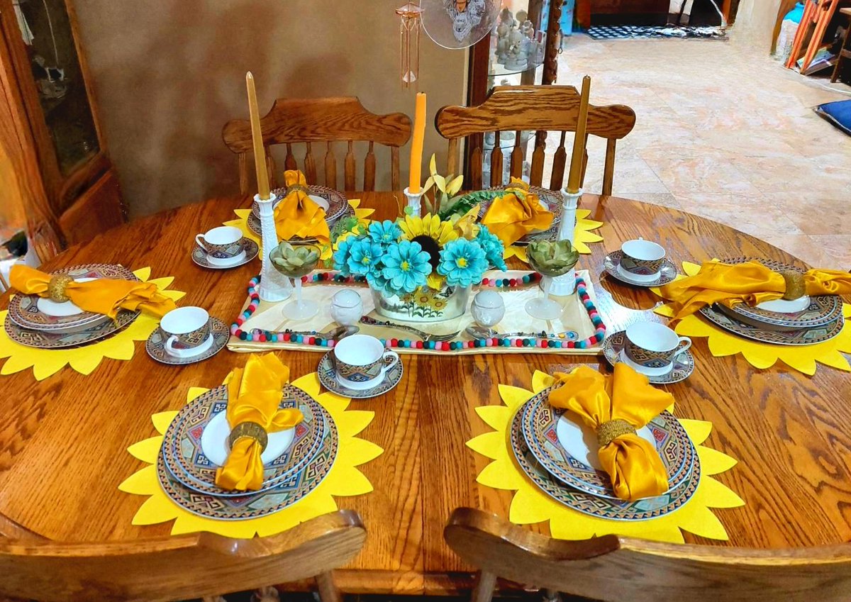So, I'm a little late posting this, but #summerishere (at least for us in Arizona!). This year, I did #sunflowers as the 'theme' because what's sunnier than a sun flower? 
#summerdecor #sunflowers #tablesettings #flowerpots #decorations #summer  #bumblebee #interiordecorating