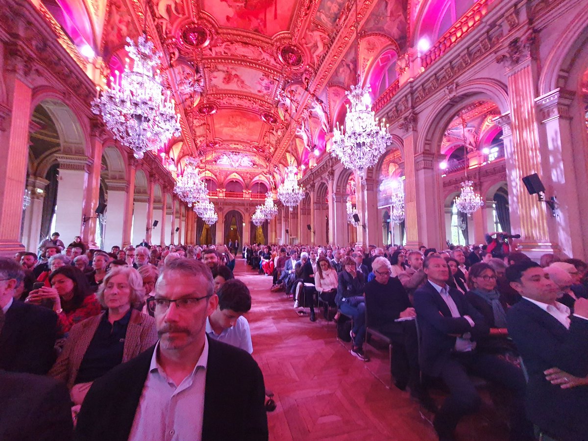 Forte affluence à l'Hôtel de Ville pour la présentation du #PLUbioclimatique avant son vote en #ConseildeParis : son important impact sur l'Architecture, l'Urbanisme et le Patrimoine parisiens sera le sujet des ateliers et débats de nos premières Rencontres l'automne prochain !