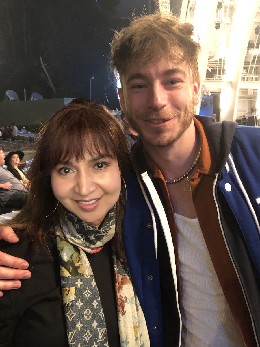 ℤ Є 丁 Å tweet media