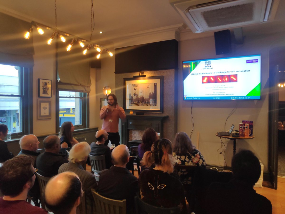 Our second speaker tonight @pintofscience is Dr. Stephen Church from @UoMPhysics @OfficialUoM @PSI_UoM. We're hearing about tiny lasers and ultra-fast computation! 💻

#pint23 #TechMeOut @EnglishLoungeM4 @GemGransbury @millsgroupchem 🍺⚛️🍻
