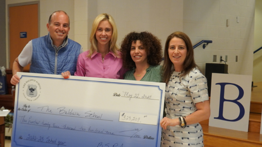 baldwinschool's tweet photo. Thank you to all parent volunteers for your hard work and dedication to Baldwin this year! The BSPA presented Head of School Dr. Marisa Porges '96 and the School with a check that represents the year's efforts. We are incredibly grateful for everyone who has supported Baldwin! https://t.co/tXd4yyzhLo
