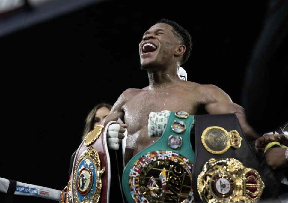 BoxingMENA's tweet image. هذا الملاكم هو أصغر بطل بلا منازع في الملاكمة بثلاث قتالات على جميع الأحزمة وفاز فيهم جميعاً ! 

ابرز الخصوم اللذين قاتلهم : 

- ليناريس
- جوجو دياز
- جورج كامبوس قتالين 2 
- لوما شينيكو 

- البطل المُسلم ديفن هاني 🇺🇸

• عمره (24) سنة 
• سجله (0-0-30) بدون هزيمة

#HaneyLoma