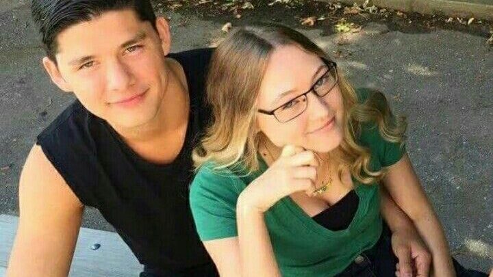 degrassichats's tweet photo. Name a couple that’s toxic but you ship them anyways https://t.co/SssME94jRA
