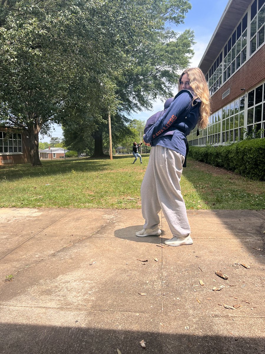 Sarah Dellinger tweet media