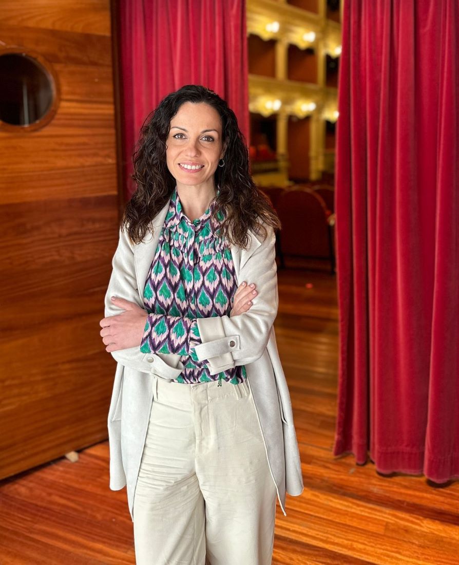 (La foto) Nieves Portas toma posesión de su cargo como gerente del Teatro Principal de Maó
menorcaaldia.com/2023/05/24/la-…