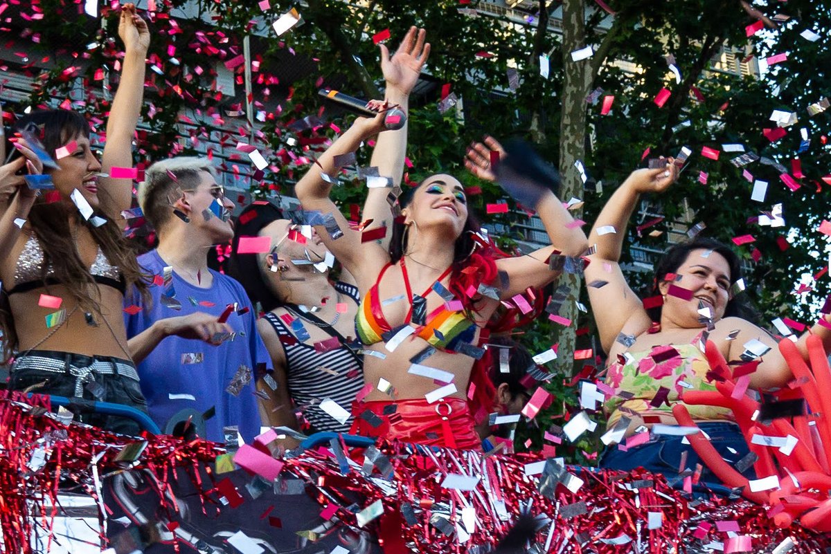 CensoDiversidad's tweet image. En censodiversidad.ar ya elegimos como embajadora a @lalioficial 
¿Aceptará el desafío y se pondrá la corona?
#Lali #Embajadora #Orgullo #LGBT