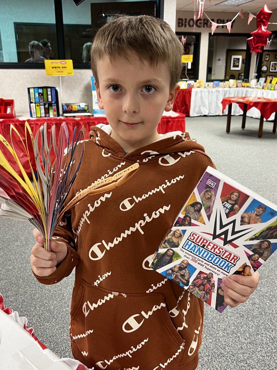 Winner Winner! Our friend in <a href="/HES_4Klikas/">Jeci Klikas</a> was our closest guess. There were 228 tickets in the jar. He picked out a free 📕 book from the fair. Congratulations!