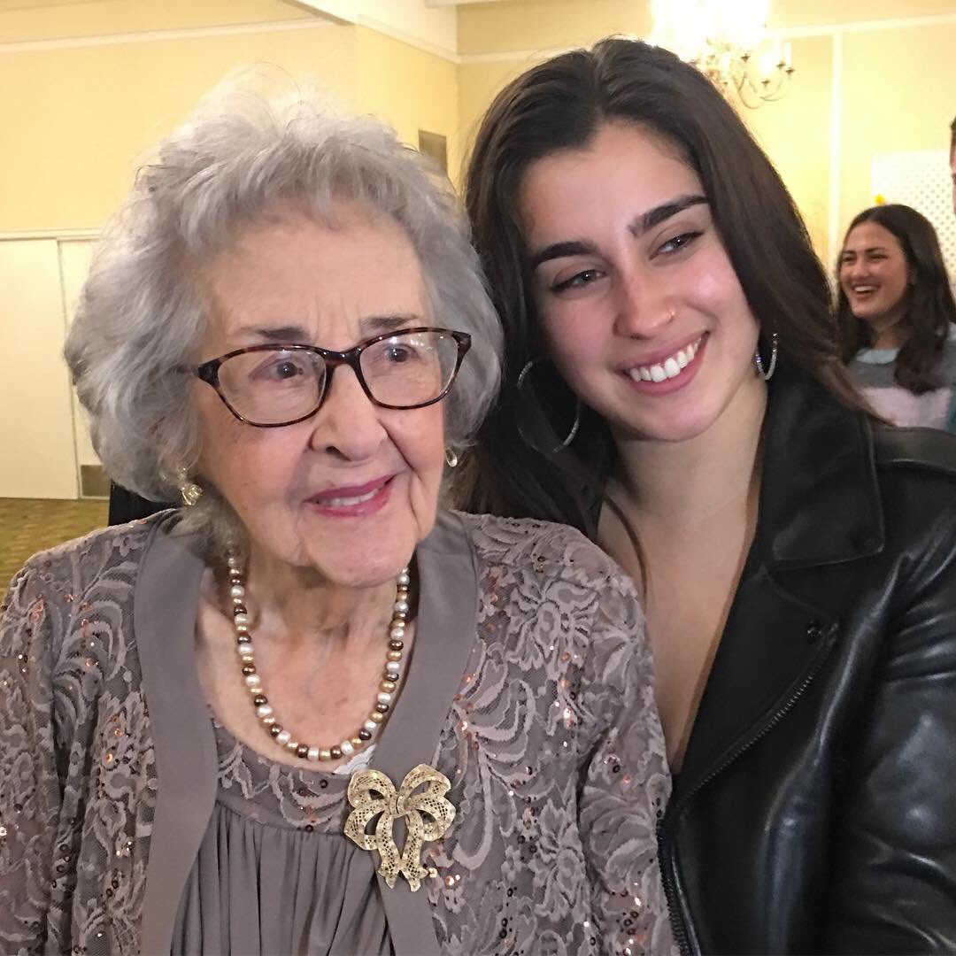 LaurenJauregui's tweet image. Abuelitaaaa. Te la pasaste bien y tu amor y luz toco a todos que vinieron de tu vientre. Gracias por los cuentos y consejos; que bendición vivir 104 años y conocer 3 generaciones de tu familia 🥹 Te llevo conmigo por siempre🌱 another ancestor, another protector, another life…