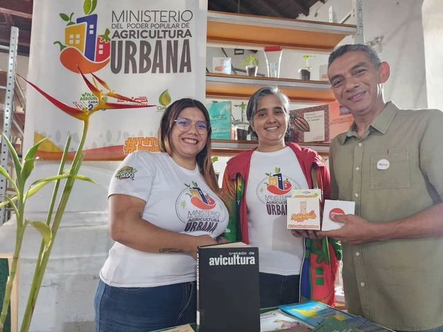 oscarnovoa_gre's tweet photo. Inauguración de la 18° edición  Filven Portuguesa, la cual fue realizada en nuestra ciudad capital #Guanare.

@NicolasMaduro @dcabellor @PrimitivoPsuv @VillegasPoljak
@delcyrodriguezv @gestionperfecta @VTVcanal8 @PartidoPSUV

#BastaDeArroganciaImperial https://t.co/jcfPqtJSlw
