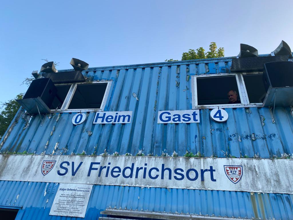 rollenderhsvfan's tweet photo. Kreispokal Finale: Inter Türkspor Kiel gegen FC Kilia Kiel (0:4)
#fussball #kreispokal #finale #intertürksporkiel #fckiliakiel #friedrichsort #rasenplatz #naturrasen #mittwoch #neuerground #kiel #groundhopper #groundhopperapp #futbology #anzeigetafel #bilder #fotos #rautenfranz https://t.co/UwahS6kRTL