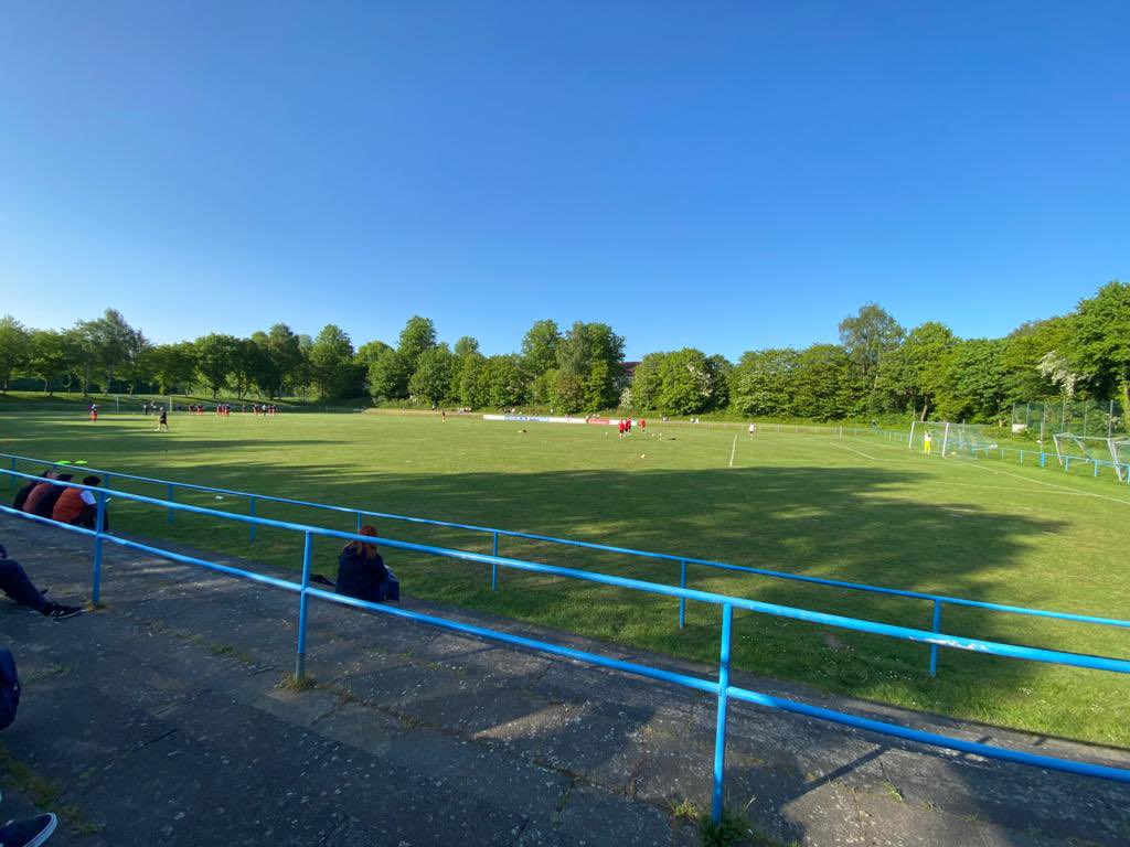 rollenderhsvfan's tweet photo. Kreispokal Finale: Inter Türkspor Kiel gegen FC Kilia Kiel (0:4)
#fussball #kreispokal #finale #intertürksporkiel #fckiliakiel #friedrichsort #rasenplatz #naturrasen #mittwoch #neuerground #kiel #groundhopper #groundhopperapp #futbology #anzeigetafel #bilder #fotos #rautenfranz https://t.co/UwahS6kRTL