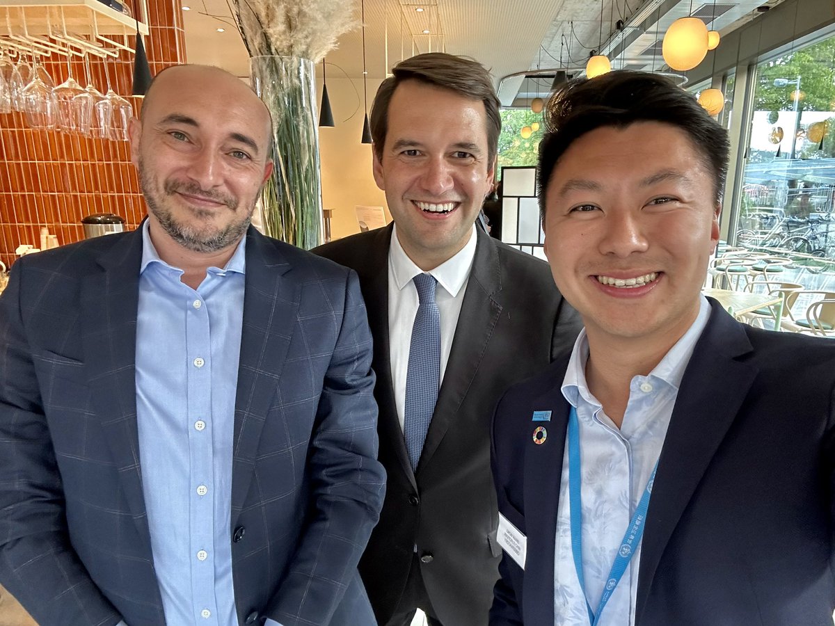 Lovely to see so many friends & former colleagues at the meet & greet for @IDAIR_Geneva’s new CEO!

Congratulations @RBaptistaLeite on the new appointment & looking fwd to seeing all the great things you’ll do to advance #DigitalCooperation, #DigitalHealth & #AIforHealth! #WHA76