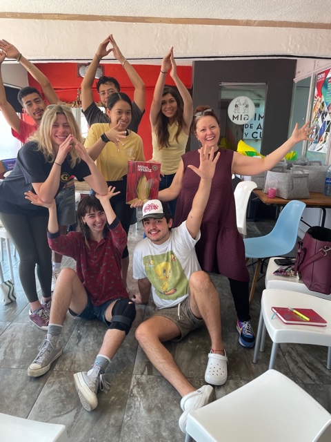 Look at our Maymester students in Mexico ☀️ They are developing a devised reflective performance with various arts communities in Mexico City, such as Atravasarte partners, a guest from LLILAS, and students and faculty from the Puebla Maymester.