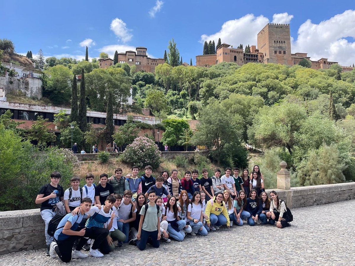 ciamariapuente's tweet image. Hoy los #alumnos de #2ºESO visitan La Alhambra de Granada  y Generalife @alhambracultura #excursionesescolares #comprometiendonoscrecemoscomopersonas @cmariaeducacion @ciamariapuente