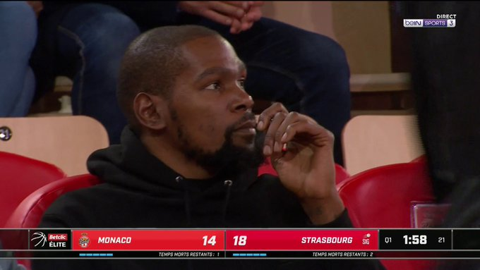 Watching my bro <a href="/TheNatural_05/">Mike James</a> 🤙
But why the game is at huis clos ?