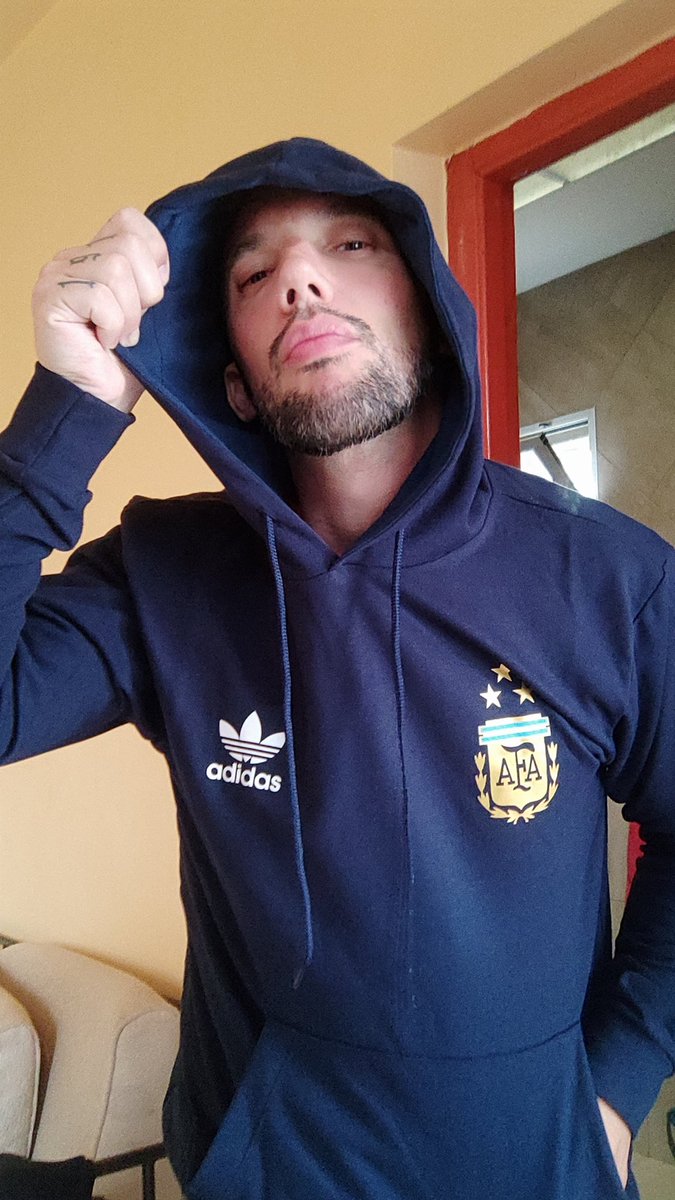 SebaGranate's tweet image. Buzo media estación de la selección campeona del mundo 🇦🇷. Promoción no válida para Chile y México. 
📍Talles del M al XXL.
📍$9800 y 3 cuotas sin interés por MP
📍10 % de descuento con transferencia.