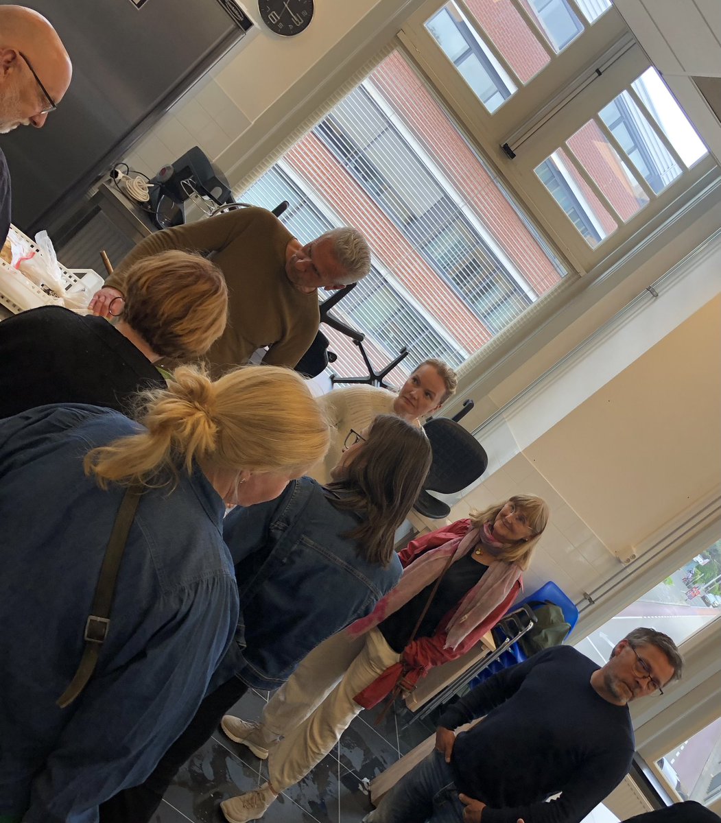 🌍🤝 Een Inspirerend Bezoek aan de Gehandicaptenzorg in Nederland! 🇳🇱🇳🇴We ontvingen een enthousiaste delegatie uit de gemeente Klepp, Noorwegen. Er ontstond een prachtige verbinding tussen de cliënten en onze gasten uit Noorwegen. Het was een ware verrijking voor ons allemaal!