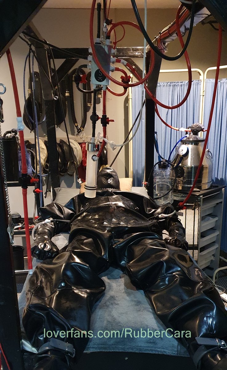 i love my <a href="/Seriouskit2/">SeriousKitCompany</a> #milking #gasmask #rubber #fetish #prodomme