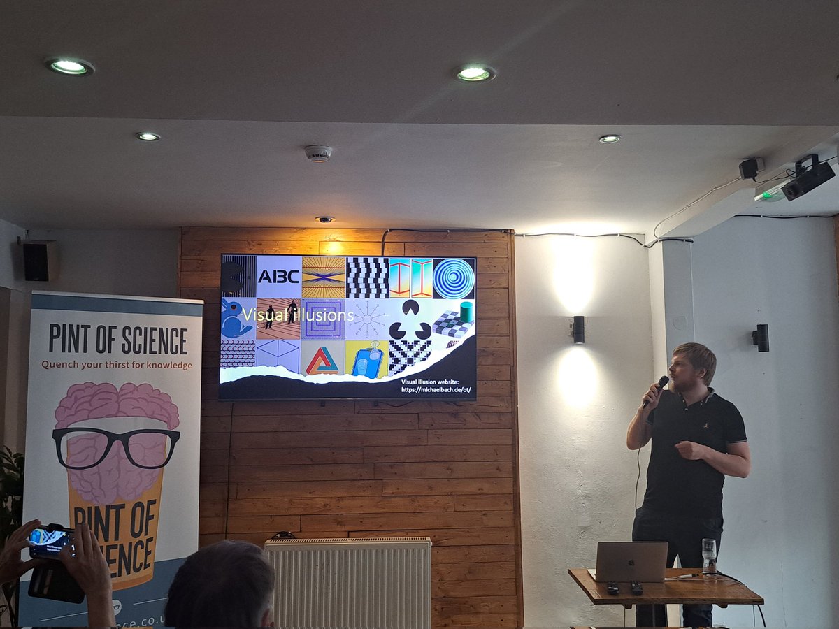 mbi3_anna's tweet photo. Our second speaker is Dr Chris Scholes from the University of Nottingham giving a talk on the neuroscience of visual illusions
#thedress #visualillusions 

Is the dress white and gold or black and blue???
That is the question...

@pintofscience 
@STEM_ON_Notts https://t.co/gS86HIG0hv