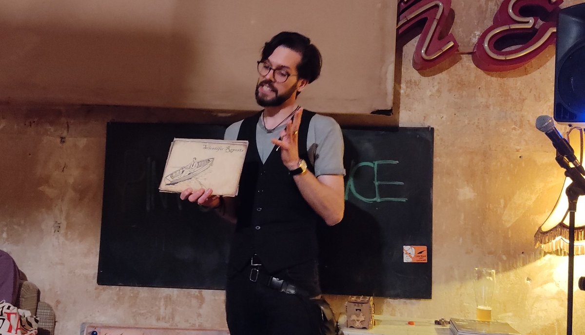 SabrinaPatsch's tweet photo. Our final speaker of the event and #pint23: scientific editor Manel Mondelo (@manel_monmar) from @NatureComms. He tells how to navigate the midst of scientific publishing.
He tells us the story of what happens to research: from the lab to publication
#pint23de @pintofscienceDE https://t.co/PBNUIouEbM