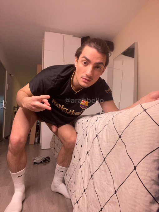 Laying floor in socks. Because that’s cool https://t.co/3P3tTbloU1