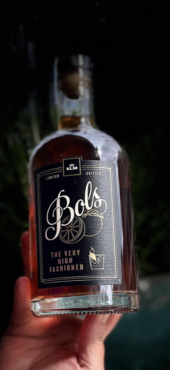 We mogen weer iets veilen voor het goede doel isabelocharity.com
Nog niet aan boord maar wel bij mij, de nieuwe cocktail die we gaan serveren in de business class van de klm. De hoogste bieder krijgt deze fles. Veiling eindigt vrijdag om 18.00 <a href="/margotjanse/">Margot Janse</a>