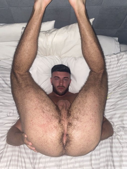 Retweet if you&rsquo;d take advantage of me!😈 https://t.co/IApvZnNDs9