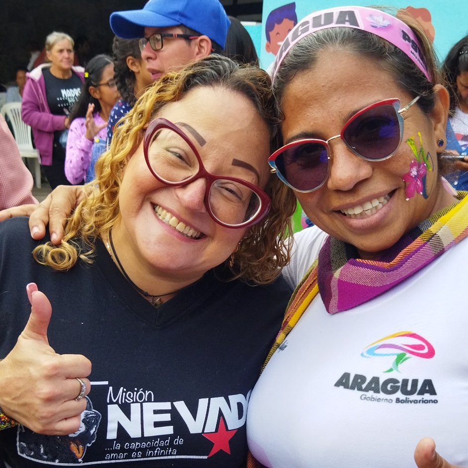 Misionespsuvara's tweet photo. Siguiendo las orientaciones del Pdte.@NicolasMaduro Jornada #AraguaReverdece llegó al Mpio. Tovar junto a nuestra Gob. @Soykarinacarpio Misiones y Grandes Misiones 
#BastaDeArroganciaImperial
@dcabellor 
@ErikaPSUV 
@DarwinCaceresL 
@PSUVoficial 
@PsuvAragua_ofic https://t.co/CMgjobQXzT