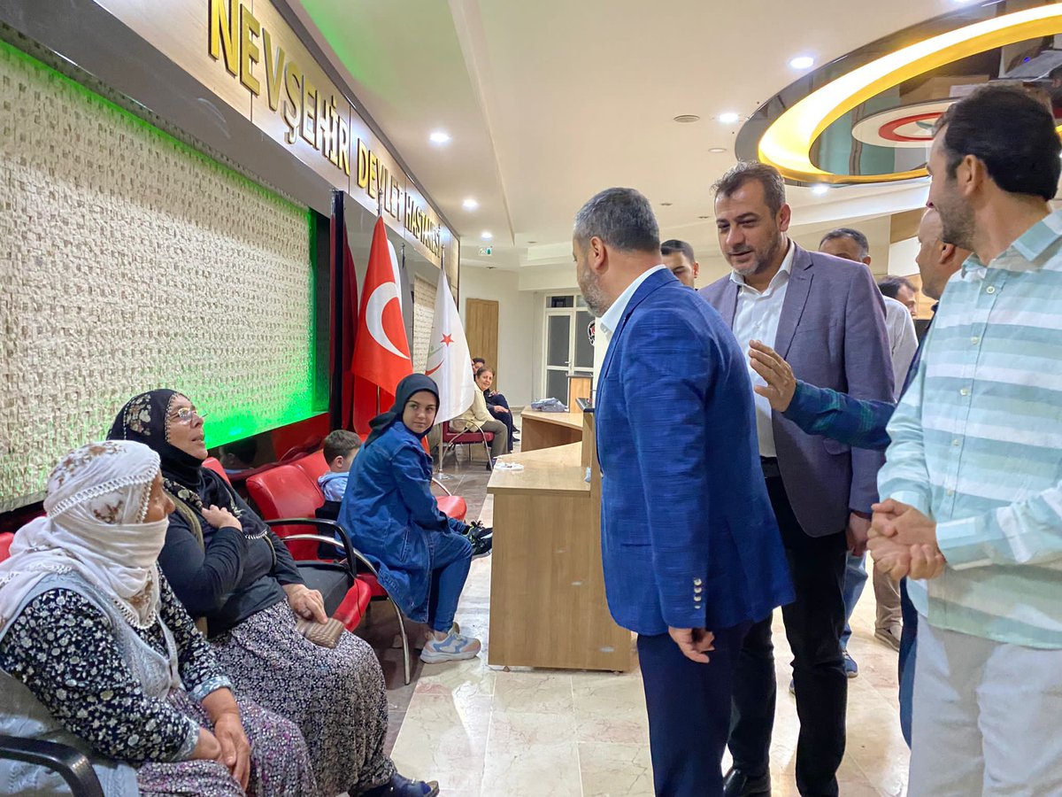 Nevşehir Devlet Hastanesi şifa bekleyen hastalarımızı, hasta yakınlarınızı ve şifa vesilesi sağlık çalışanlarımızı, doktorlarımızı ziyaret ettik.

#DurmakYokYolaDevam
#AdımAdımNevşehir
#DoğrıAdamDoğruZaman
#DoğruAdamlarlaYolaDevam