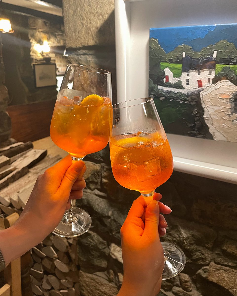 🏰 ONE last May bank holiday, and its looking like perfect beer garden weather 🤩 Who’s joining us for sunsets and sips! 🍊☀️ #castleinnpembs

#supportlocal
#pembrokeshirecoast