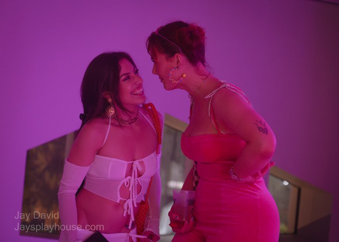 I want to find a partner that looks at me the way I look at @thesiridahl 😂 https://t.co/aVag78pPbL