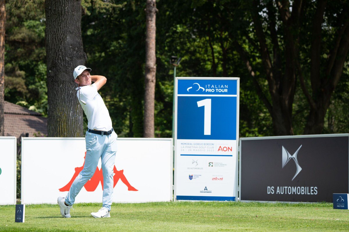FederGolf's tweet photo. 📍  Memorial Giorgio Bordoni by AON Al termine del primo giro sul percorso de La Pinetina Golf Club in testa 🇳🇱#VanderWeele (-7)
🇮🇹Tra gli azzurri in top ten #Comotti (a), #Bergamaschi e #Dallanegra (a) 4/i (- 4). #Manzoni, #Nardini (a), #DiNitto, #Maccario, #Lipparelli 10/i (-3) https://t.co/ANTVDEfk3C