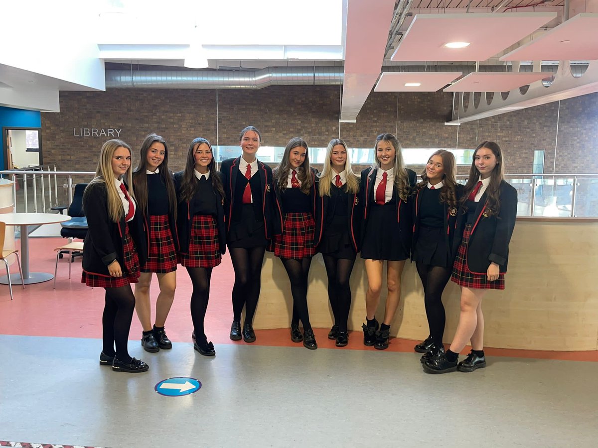 ambeesenglish's tweet image. Wow! What an evening! Fantastic to welcome P7s (soon to be S1s) tonight at the P7 Information Evening 🐝⭐️ and huge thanks to our S6 Helpers: Marita, Erin, Rosie, Erin, Ava, Lucy, Antonia, Orla, and Kira! Leaders every one @MrsMacPhailDHT @stambrosehigh #FAITH