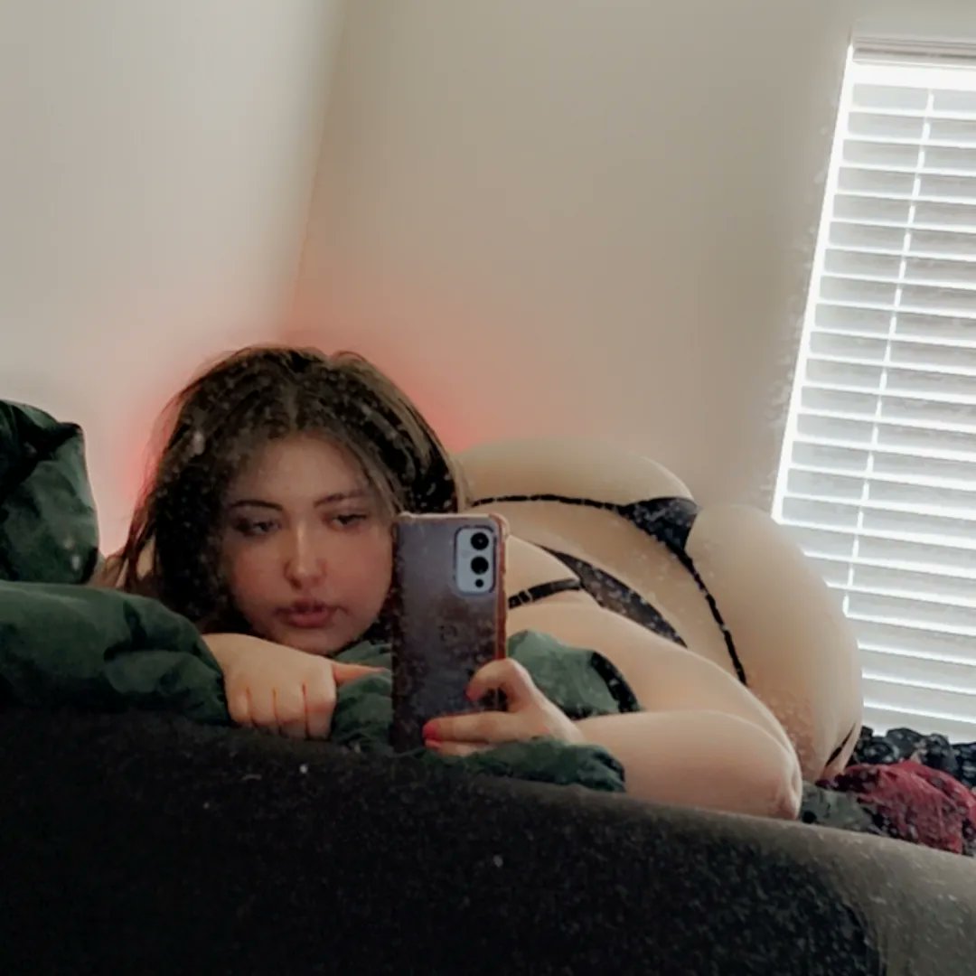 saladnthewiind's tweet photo. do u like thick girls? 
#nsfwtwt #nsfwtw #pawg #horny #onlyfans #fansly #bigbooty https://t.co/qioULQHEV2