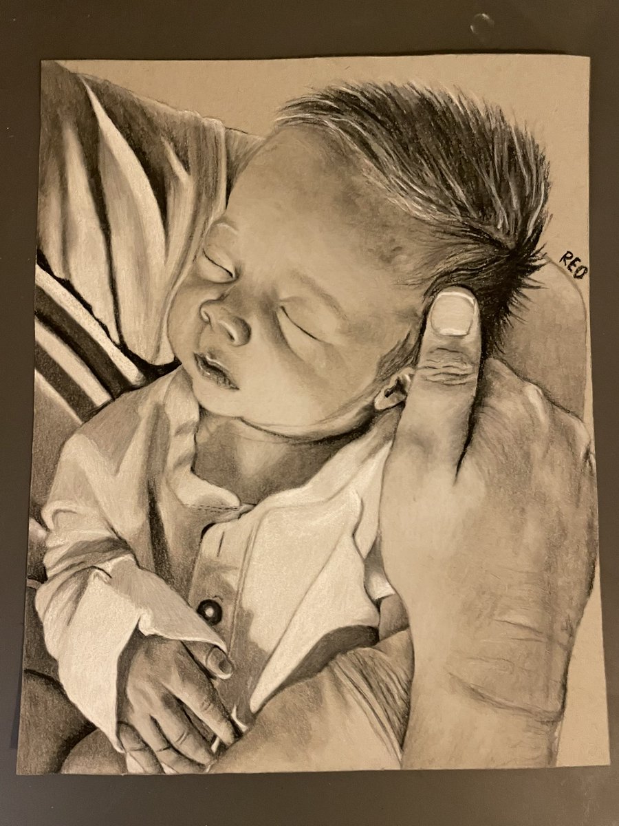 beccasdesignstx's tweet photo. Charcoal drawing of Baby Hunter ☺️ cooler and warmer lighting difference💡Which one is your fav? 

#beccasdesigns #art #artist #smallbusiness #dfw #lubbock #txtech #charcoal #giftideas #drawing #baby #newborn #photography #custom https://t.co/cBfQLm9xLS