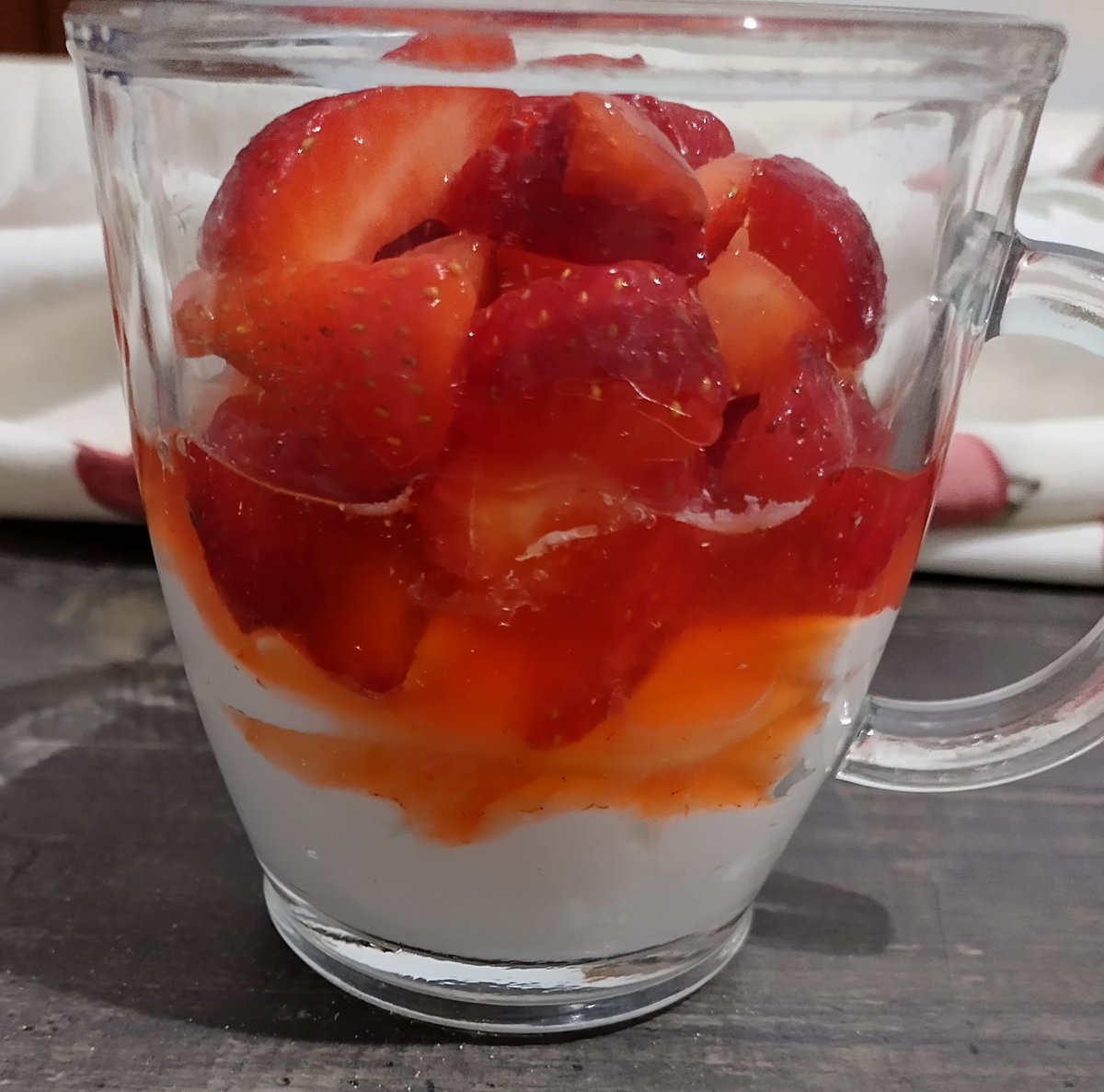 NewYorkGirl_84's tweet photo. Coccolati, se puoi...
#fragole
#pannamontata https://t.co/iWL6Aayn7U