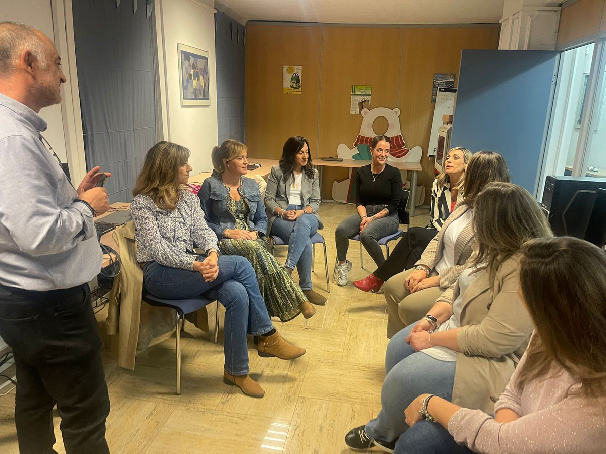 Juan Luis Hueso (@jlhueso) on Twitter photo Competencias profesionales para la mentoría | programa MENTORING CON M: MUJERES MERIDIANAS organizado por <a href="/asem_martos/">ASEM MARTOS</a>
#mentoring #competenciasprofesionales #softskills #empresarias #emprendimiento Competencias profesionales para la mentoría | programa MENTORING CON M: MUJERES MERIDIANAS organizado por <a href="/asem_martos/">ASEM MARTOS</a>
#mentoring #competenciasprofesionales #softskills #empresarias #emprendimiento