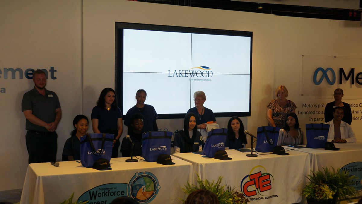 HenricoCTE's tweet photo. 86 students will be starting their careers with confidence and pride. These students are beginning their career path with competitive salaries, benefits, bonuses, vacations, education reimbursements, and more. This is the definition of #LifeReady! #henrico https://t.co/kuVbGkVAB7 https://t.co/sILPIMdIMq