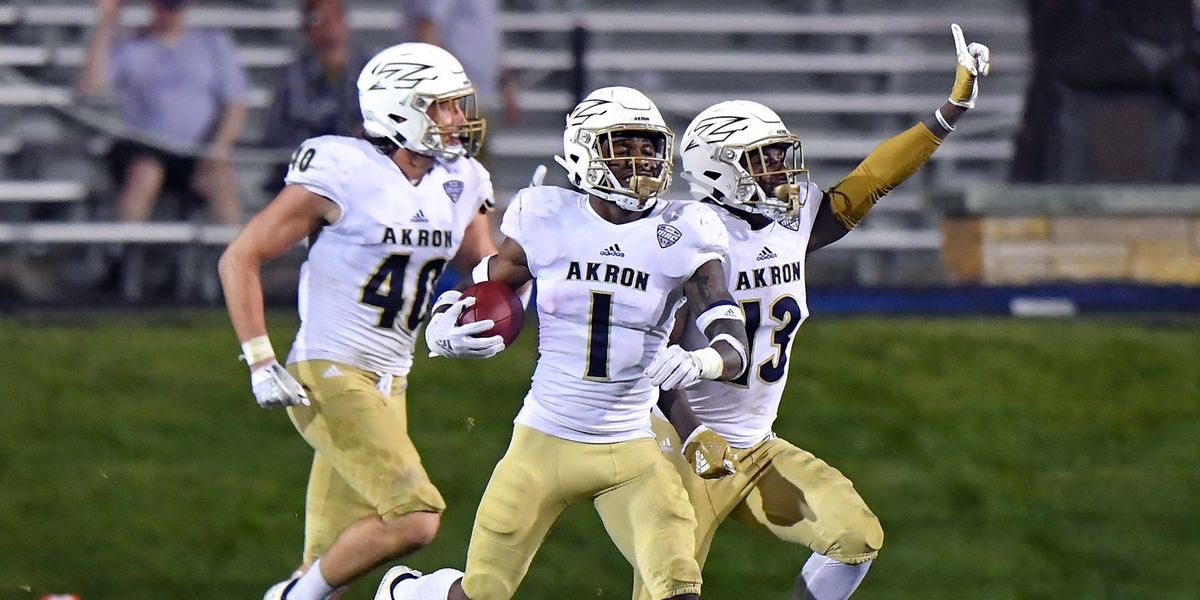 Da’Ron“Daedae”Barksdale⚡️3⭐️DB (@daronbarksdale) on Twitter photo I am blessed to receive my 5th division one scholarship from The University of Akron!🔵⚪️⚡️ <a href="/CoachFess/">Billy Fessler</a> <a href="/ZipsFB/">Akron Football</a> <a href="/210ths/">2Tenths Speed & Agility</a> @Evolve2tenths <a href="/EdOBrienCFB/">EdOBrienCFB</a> <a href="/AveryHawkins/">Avery Hawkins</a> <a href="/DulinOlando/">UNDERDOGGZzz Unlimited</a> <a href="/sharkomartin/">Coach Kev 🦈</a> <a href="/HST_RK3/">RK3</a> I am blessed to receive my 5th division one scholarship from The University of Akron!🔵⚪️⚡️ <a href="/CoachFess/">Billy Fessler</a> <a href="/ZipsFB/">Akron Football</a> <a href="/210ths/">2Tenths Speed & Agility</a> @Evolve2tenths <a href="/EdOBrienCFB/">EdOBrienCFB</a> <a href="/AveryHawkins/">Avery Hawkins</a> <a href="/DulinOlando/">UNDERDOGGZzz Unlimited</a> <a href="/sharkomartin/">Coach Kev 🦈</a> <a href="/HST_RK3/">RK3</a>