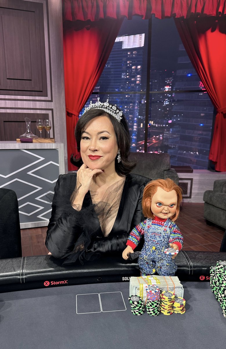 Happy Tiara Day! @JenniferTilly has an amazing collection of tiaras! A true queen! 🥰👑