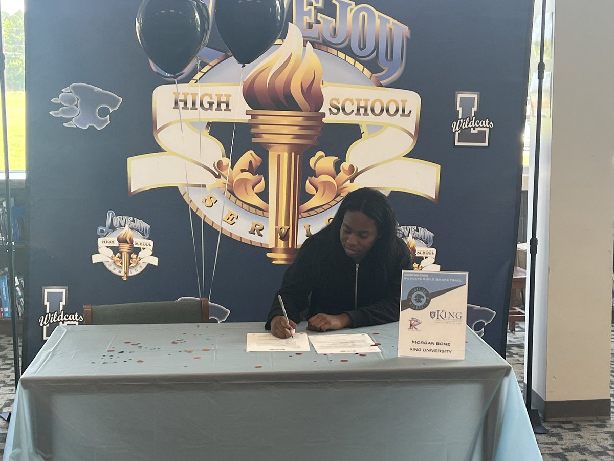 Congratulations <a href="/MBone740/">Morgan Bone</a> on signing with @king_wbb #DBD